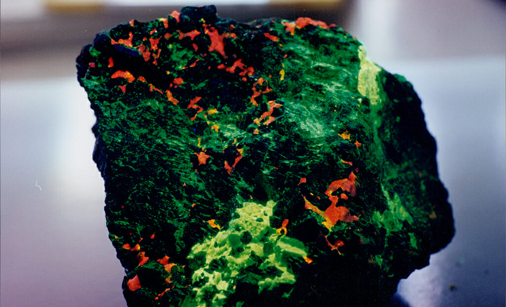 Calcite and willemite under UV
