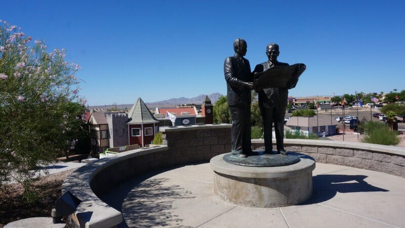 Sculpture at London Bridge
