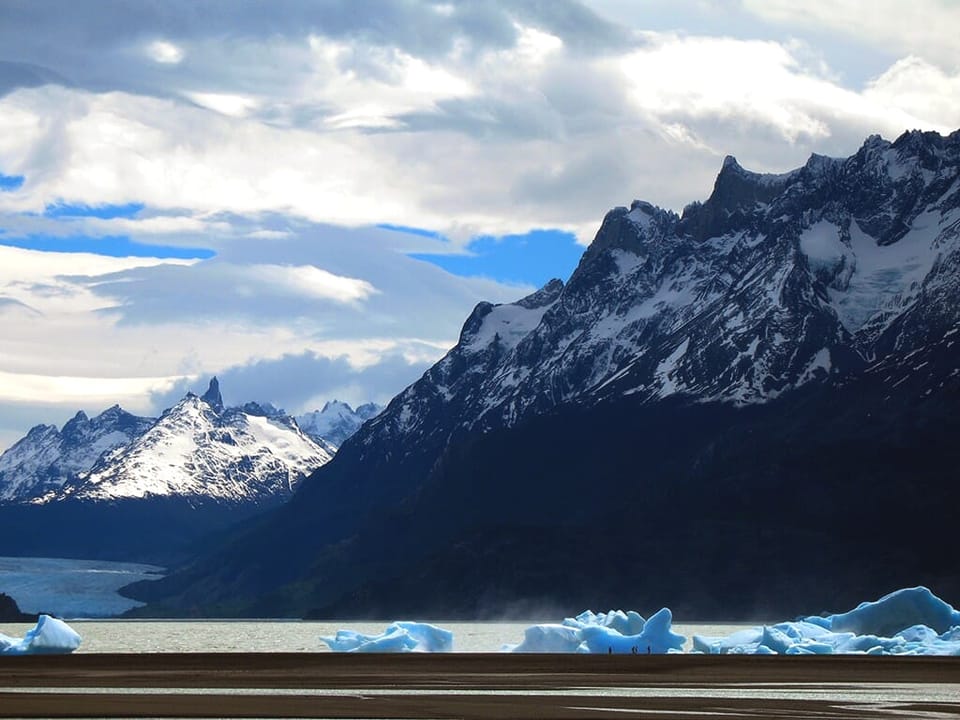 Lago-Grey-Chile-Icebergs